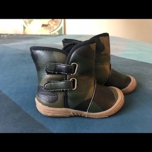 NWOT baby snow boots